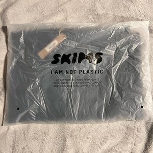 SKIMS Cotton Rib Leggings. Color: Soot